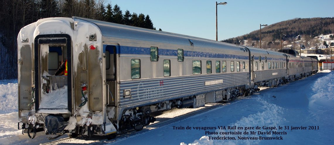 11-01-31-49 - Train voyageurs en gare de Gaspé